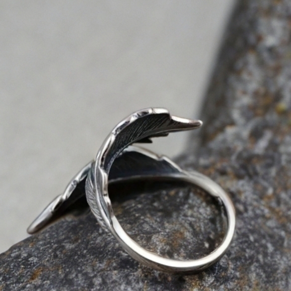 MODCLOTH ADJUSTABLE LEAF WRAP RING 1 - Picture 3 of 4